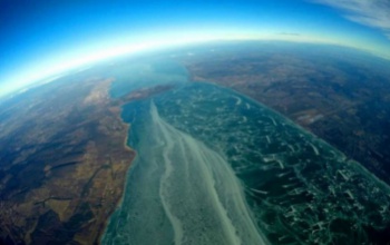 Lélegzetelállító a jeges Balaton a világűrből