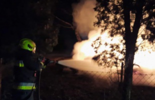 Lángra kapott egy lakókocsi Fonyódon