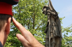 A védőszentjük toponári szobránál tisztelegtek tűzoltóink