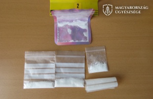 A kábítószer jellegzetes szaga buktatta le a bódult sofőrt