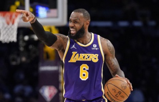 NBA - LeBron James játszotta a legtöbb percet a liga történetében