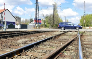 Miért veszélyes egy vasúti átjáró?