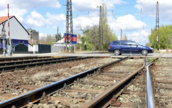 Miért veszélyes egy vasúti átjáró?