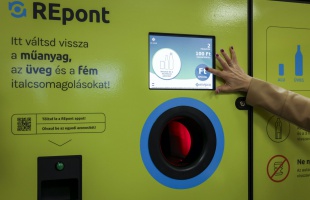 Már több mint 57 millió forintot ajánlottak fel az üvegvisszaváltó rendszerben jótékony célra
