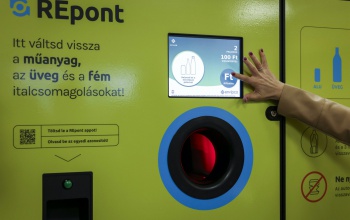 Már több mint 57 millió forintot ajánlottak fel az üvegvisszaváltó rendszerben jótékony célra