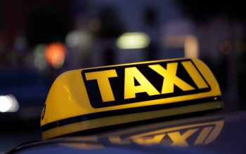 Újabb szankciók az engedély nélküli taxis szolgáltatók ellen