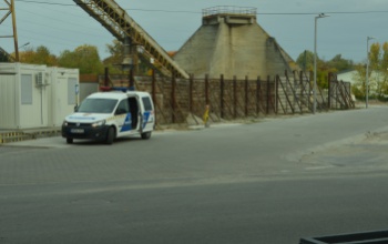 Utcai lámpaoszlopnak ütközött, majd angolosan távozott a helyszínről