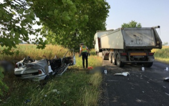 Teherautó és személyautó ütközött Nemesvid és Nemesdéd között - két ember életét vesztette