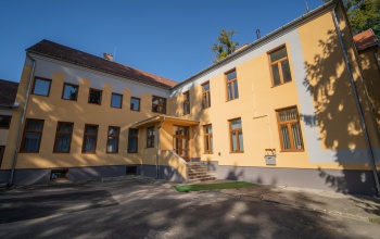 Átadták a Közgaz felújított épületét – jövőre 2,1 milliárd forintból újulhat meg három kaposvári iskola