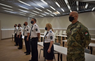 Jutalmat kaptak a rendőrök és a katona, akikre rátámadt egy illegális bevándorló