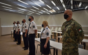 Jutalmat kaptak a rendőrök és a katona, akikre rátámadt egy illegális bevándorló