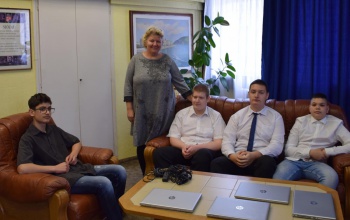 Laptopot nyertek a döntőbe jutott diákok