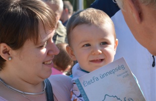 99 új levélke hajtott ki az életfán
