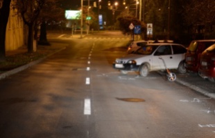 Elmenekült a sofőr, elgurult a gépkocsi