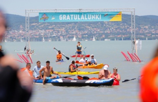 Több mint négyezren evezték át a Balatont Zamárdi és Tihany között