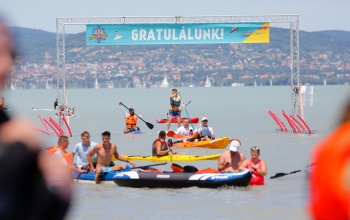 Több mint négyezren evezték át a Balatont Zamárdi és Tihany között