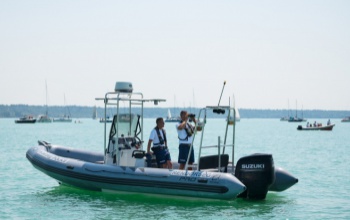 Három nap alatt tíz esetben összesen tizennyolc személyt mentettek ki a Balatonból