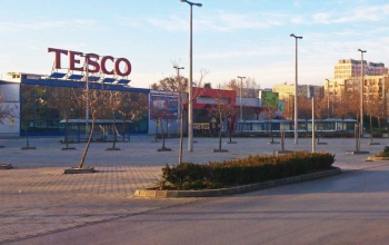 Szeptemberben folytatódnak a bértárgyalások a Tescónál