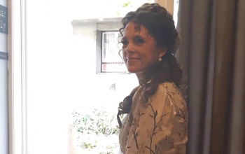 Derűs szívvel bújik az áldozatok bőrébe - Interjú Varga Zsuzsa színésznővel