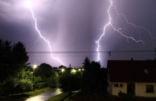 Kaposvári időjós: estétől zivatar, felhőszakadás is lehet!