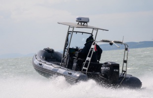 Vízbe esett horgászt mentettek a balatoni vízirendőrök