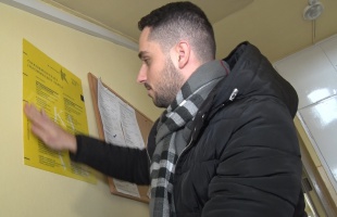 Önkormányzati információs tábla kerül minden kaposvári lépcsőházba