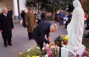 Az elhunyt kaposváriakért is gyertyát gyújtottak