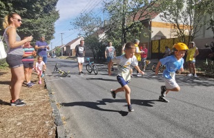 Generációk sportoltak együtt a MA-VIK Triatlon Club családi duatlon versenyén