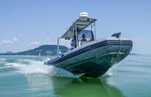 Huszonegy személyt mentettek ki a Balatonból a vízirendőrök hétvégén