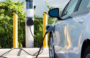 Közel 200 cég örülhet: gazdára találtak az első elektromos járművek