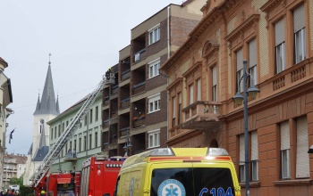 Kigyulladt egy lakás a Teleki utca elején - VIDEÓ