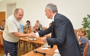 Polgármesteri segítség a civileknek