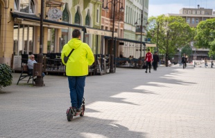Átlagosan 8500 forintért kötnek kötelező biztosítást az e-rollerekre