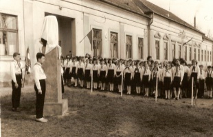 A kaposvári Gárdonyi-szobor is vándorútra kelt…