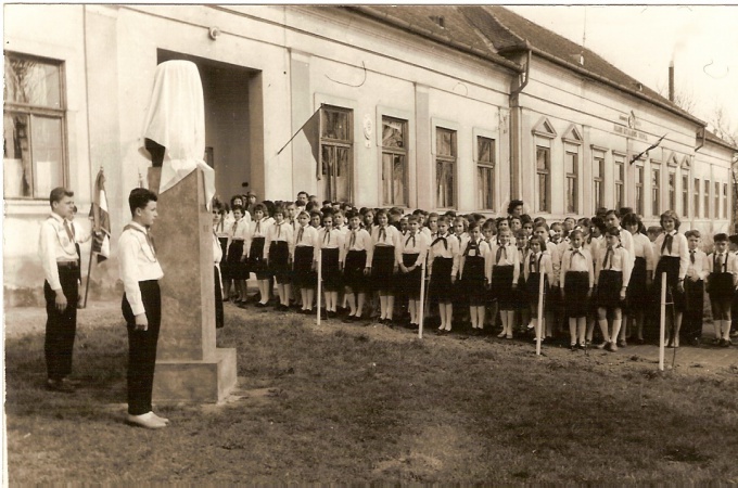 A kaposvári Gárdonyi-szobor is vándorútra kelt…
