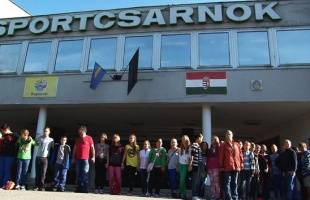 Átölelték a sportcsarnokot