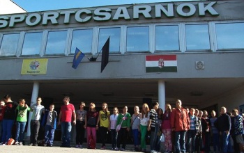 Átölelték a sportcsarnokot