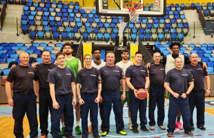 Kosarascipőt húztak a tűzoltók