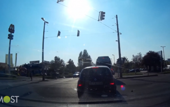 A kereszteződés közepén kellett megállnia, de sosem gondolná, hogy miért