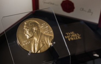 Ikercsontváz és Karikó Katalin Nobel-díja a Magyar Tudományos Akadémia kiállításán