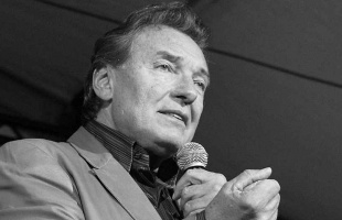 Meghalt Karel Gott