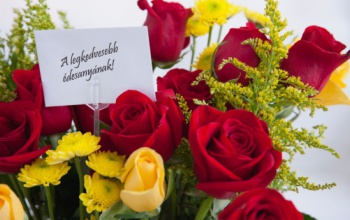 Köszöntjük az édesanyákat, nagymamákat, dédiket!