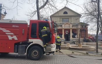 Tűz ütött ki a Noszlopy soron, nagy erőkkel vonultak ki a tűzoltók