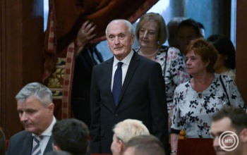 Köztársasági elnökké választották Baka Andrást
