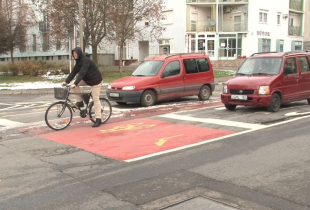 Új jelzőtáblák, felfestések kerékpárosoknak