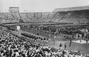 London 1948: Jegyrendszer, vaságyak, háborús romok