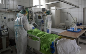 A virológus szerint az A és az AB vércsoportúak nagyobb eséllyel kerülnek lélegeztetőgépre
