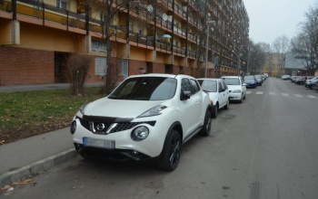 Nekiütközött a szabályosan parkoló autónak, majd elhajtott