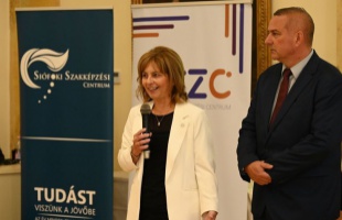 Z-k és alfák fejlődése az oktatásban és a munka világában