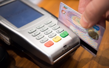 Idén karácsonykor is népszerű volt a bankkártyás fizetés